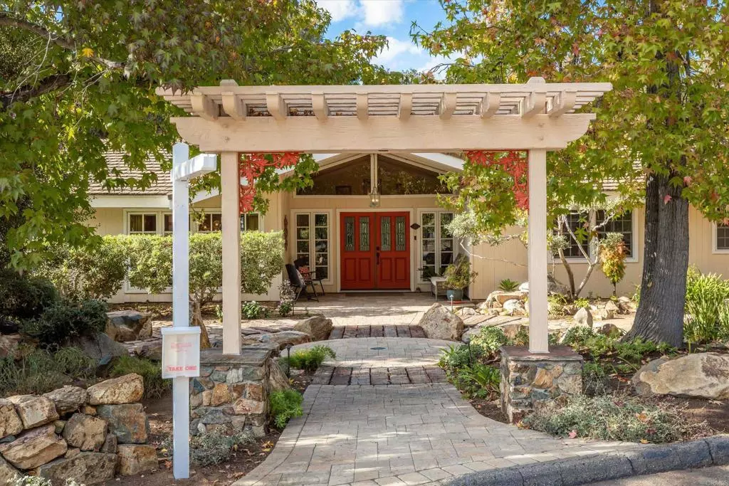 Vista, CA 92084,1285 Hidden Oaks Trail