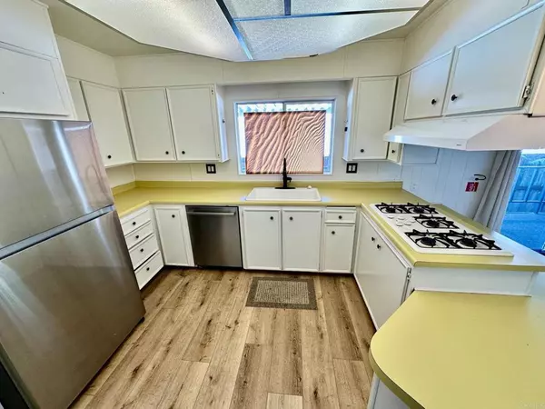 Vista, CA 92081,2130 Sunset Dr. ##14