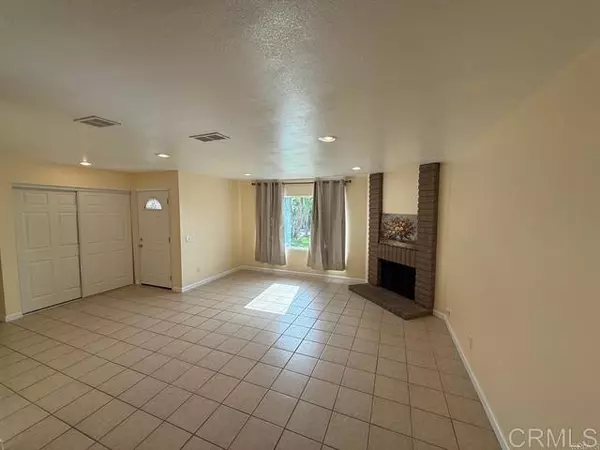 Vista, CA 92083,1042 Nita LN