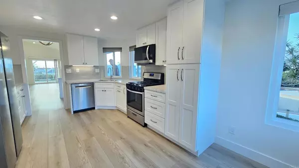 Carlsbad, CA 92011,6853 Shearwaters DR