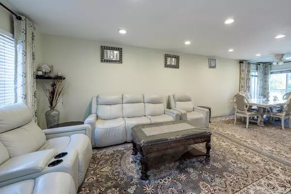 Mira Mesa, CA 92126,9378 Twin Mountain CIR