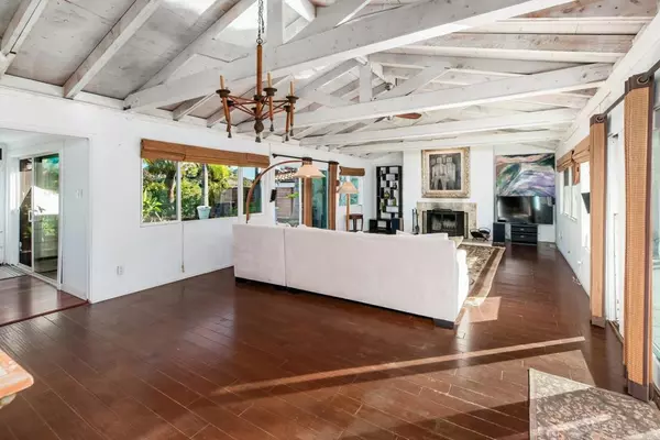 Encinitas, CA 92024,1386 Tennis Club DR