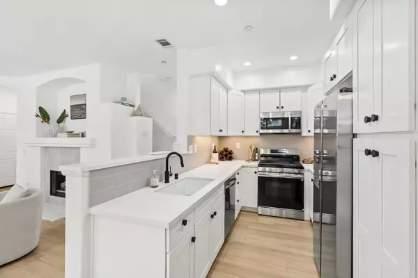 Carlsbad, CA 92009,6417 Terraza Portico