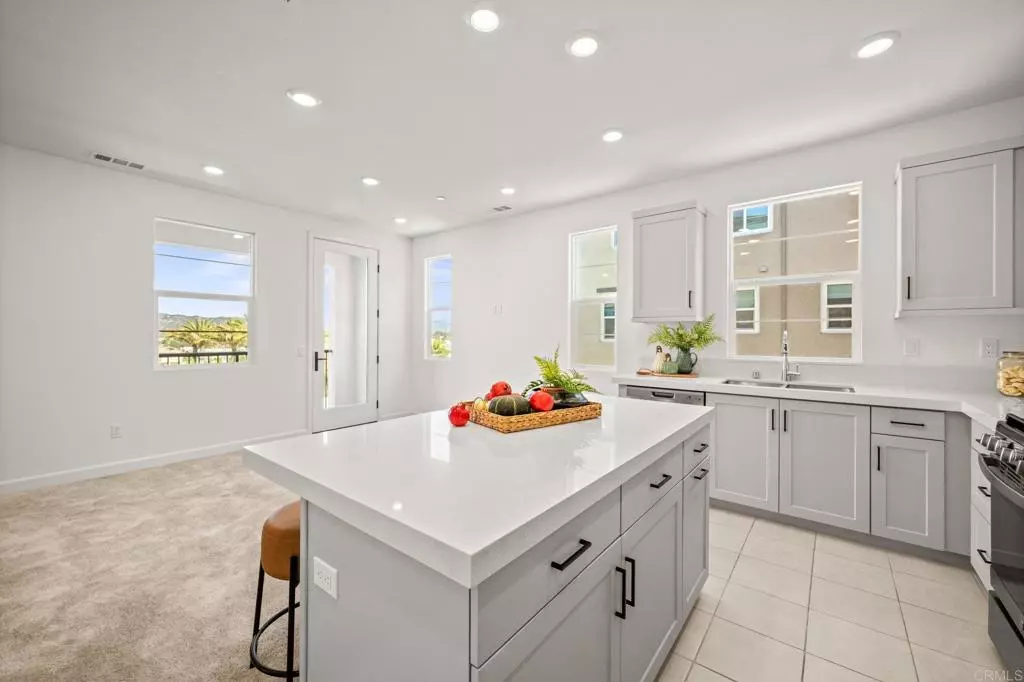 San Marcos, CA 92078,1229 Sunrise #104