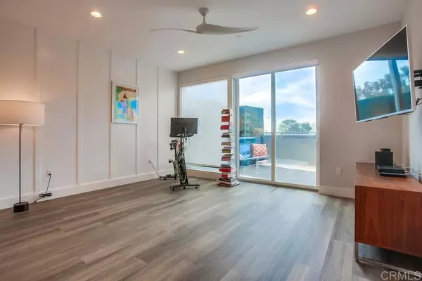 Carlsbad, CA 92008,725 Grand AVE