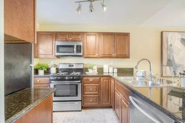 Encinitas, CA 92024,220 S Shorehang LN