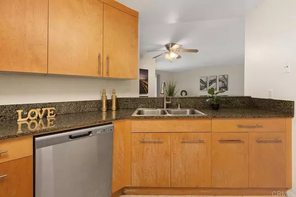 San Diego, CA 92122,7565 Charmant Dr #512