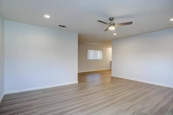 Escondido, CA 92026,1064 N Escondido BLVD #C