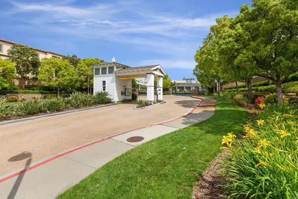 Oceanside, CA 92056,4372 Pacifica WAY #6