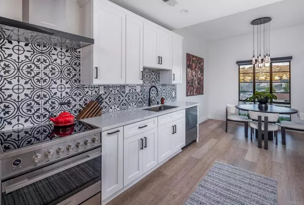 Carlsbad, CA 92009,2630 Pirineos WAY #14