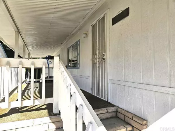 8975 Lawrence Welk DR #4, Escondido, CA 92026