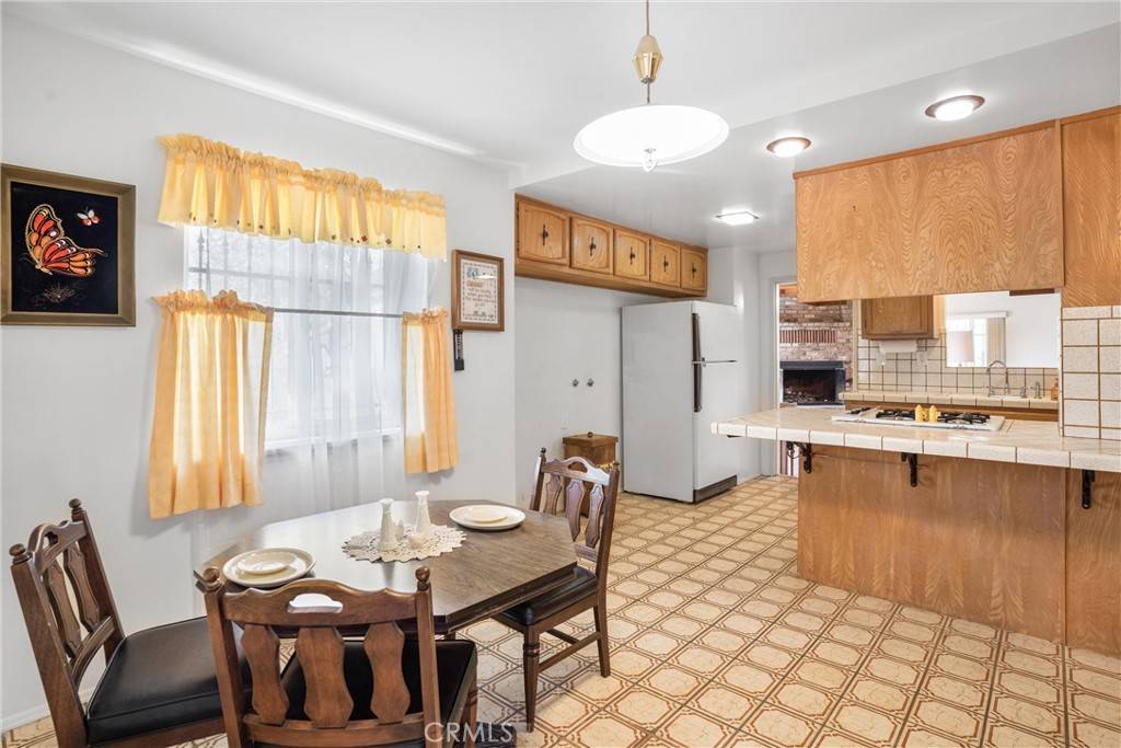 Pomona, CA 91768,1695 Entre Colinas