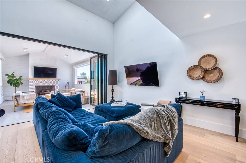 Corona Del Mar, CA 92625,413 .5 Marigold