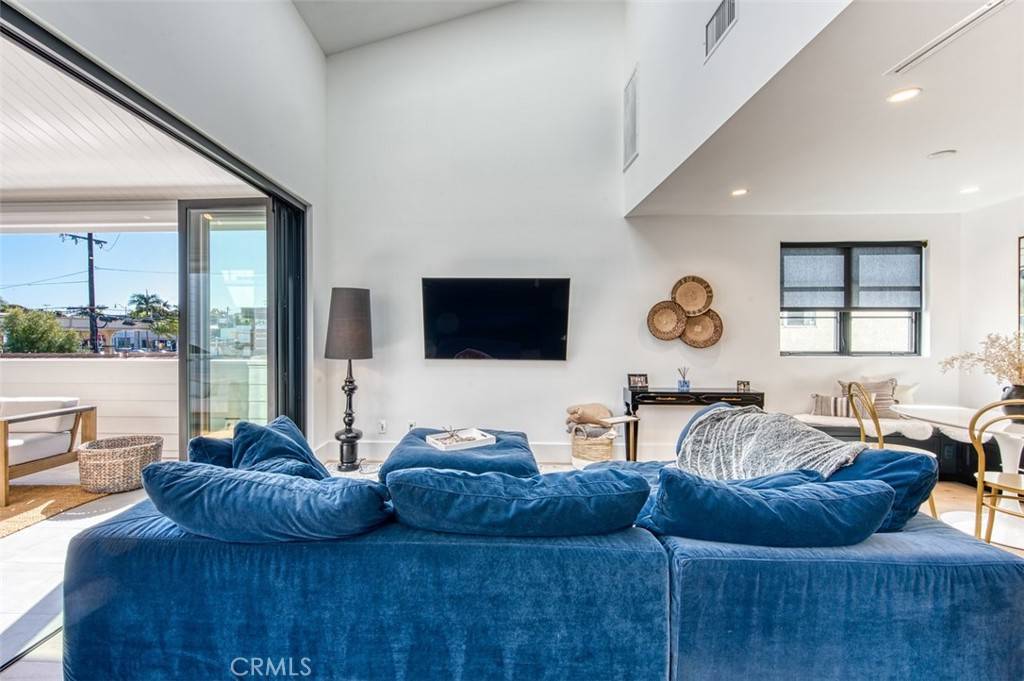 Corona Del Mar, CA 92625,413 .5 Marigold