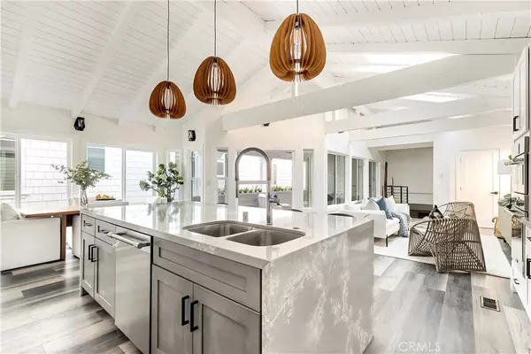 Corona Del Mar, CA 92625,702 1/2 Acacia AVE