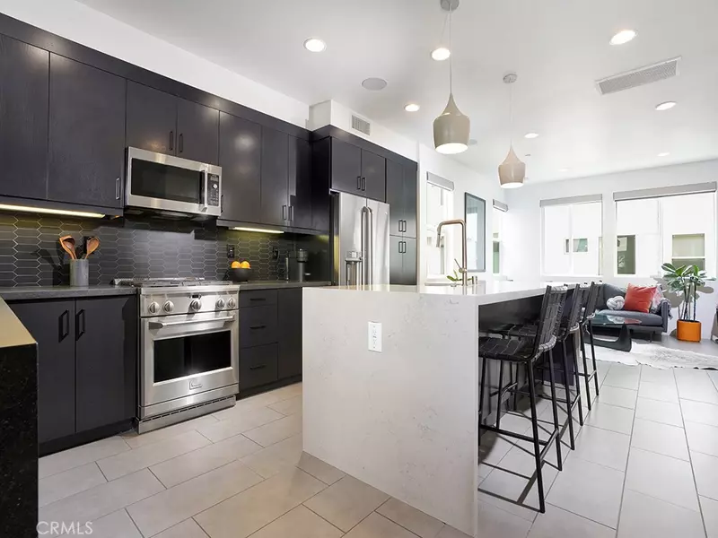 636 Channel Way, Costa Mesa, CA 92627