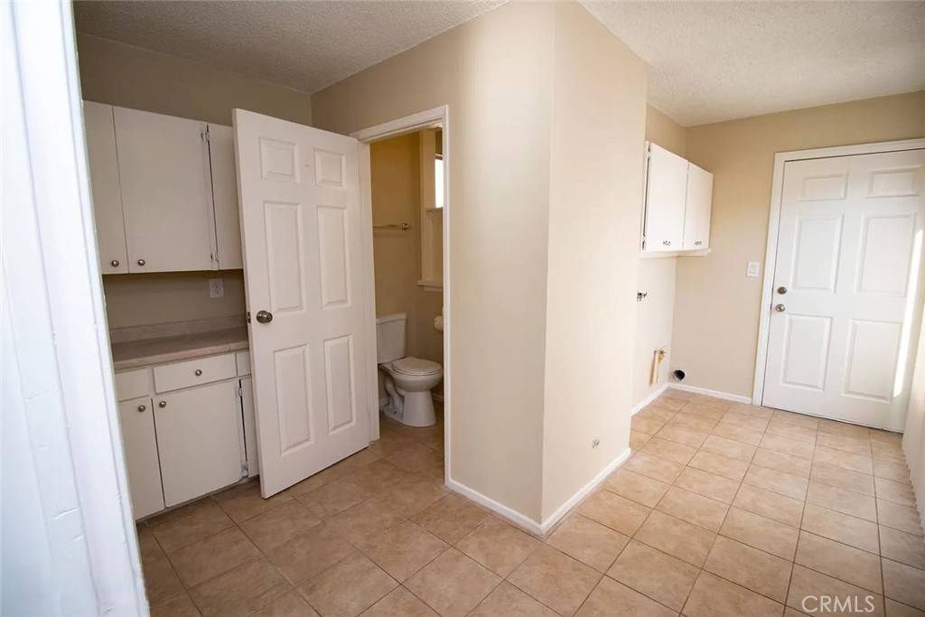 Santa Ana, CA 92701,908 S Orange AVE