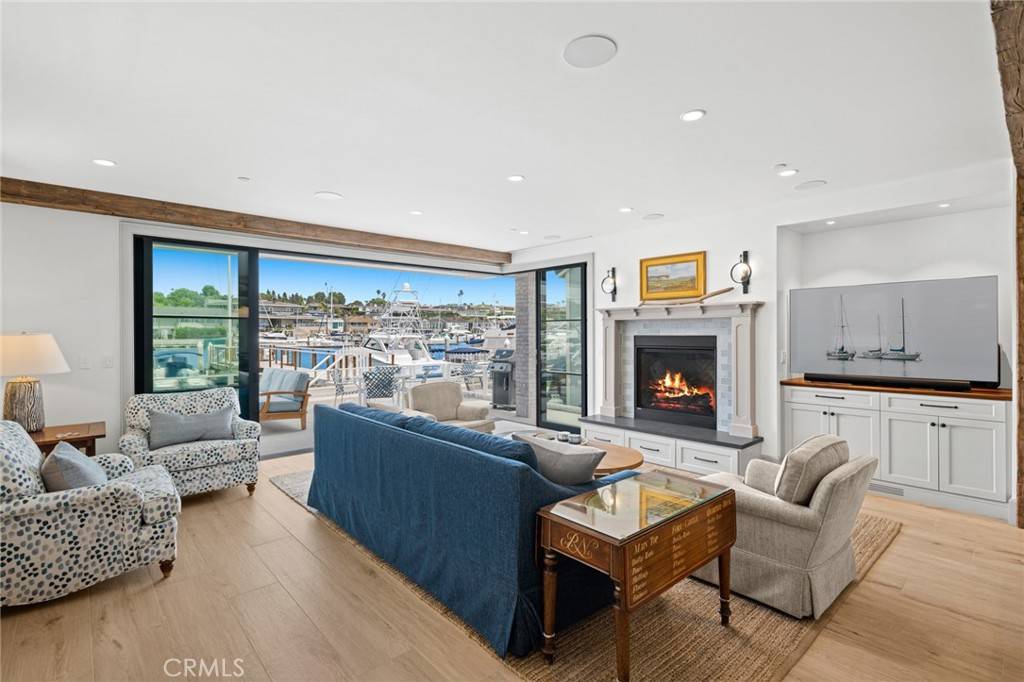 Newport Beach, CA 92662,225 E Bay Front