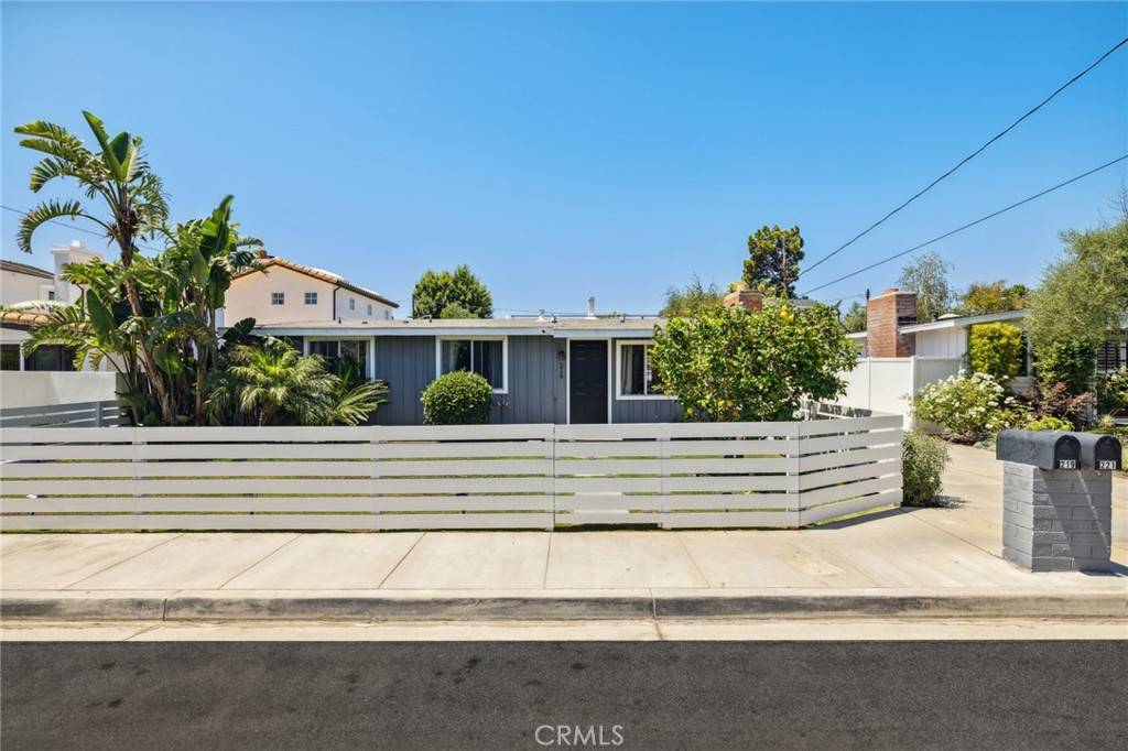 221 Monte Vista, Costa Mesa, CA 92627