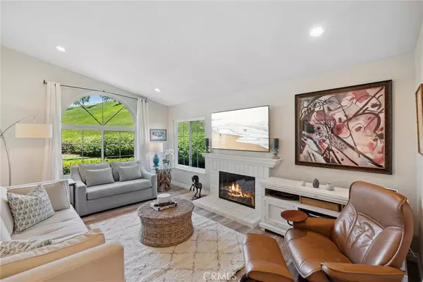 Laguna Hills, CA 92653,2 Clover Hill LN #123