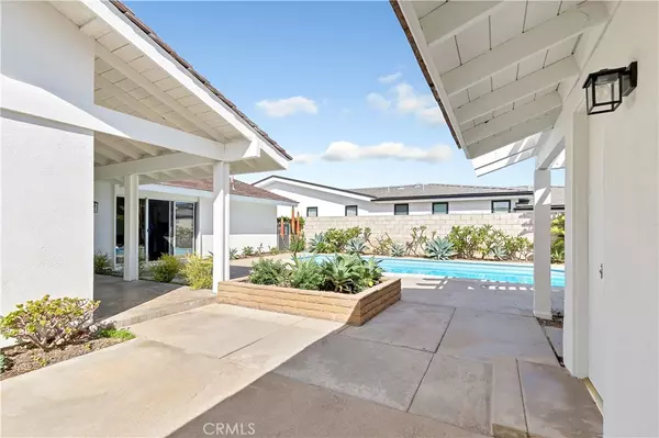 Corona Del Mar, CA 92625,1233 Outrigger DR