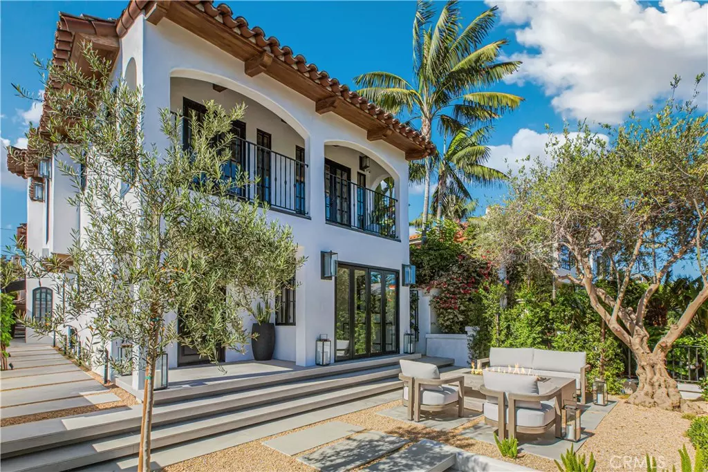 Corona Del Mar, CA 92625,219 Poppy AVE