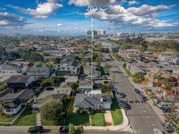 203 Palmer Street, Costa Mesa, CA 92627
