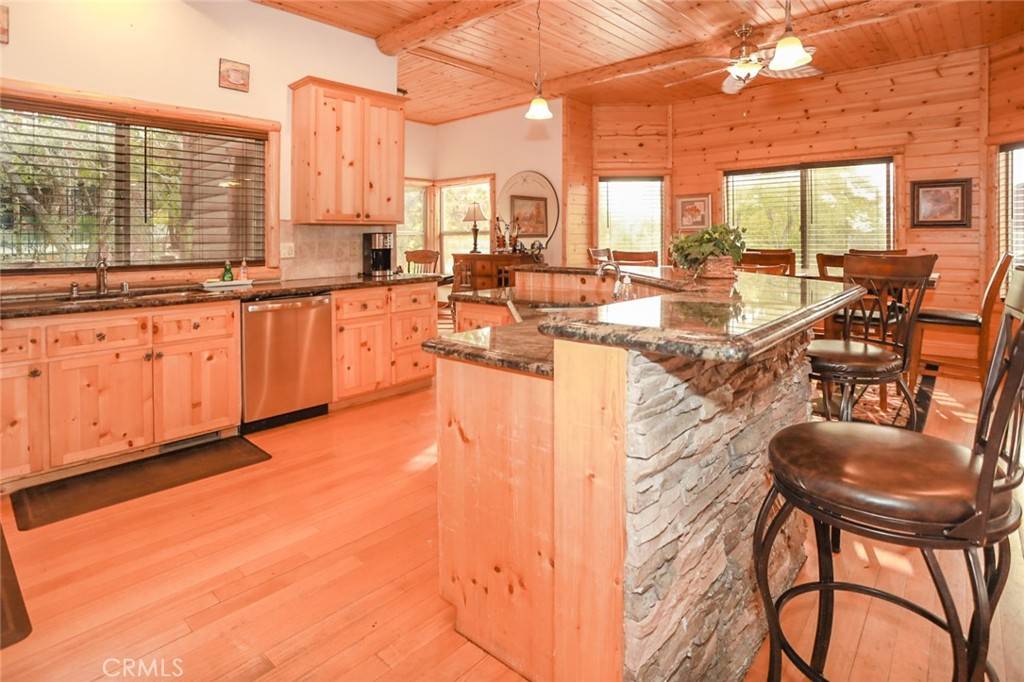 Big Bear Lake, CA 92315,351 Glenwood DR