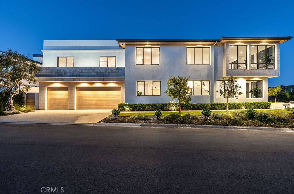 Newport Beach, CA 92663,1210 Kings RD