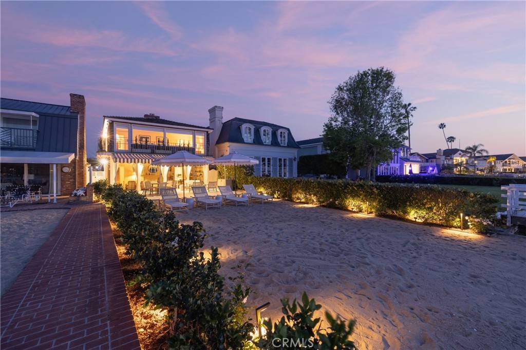 Newport Beach, CA 92661,1411 E Bay AVE