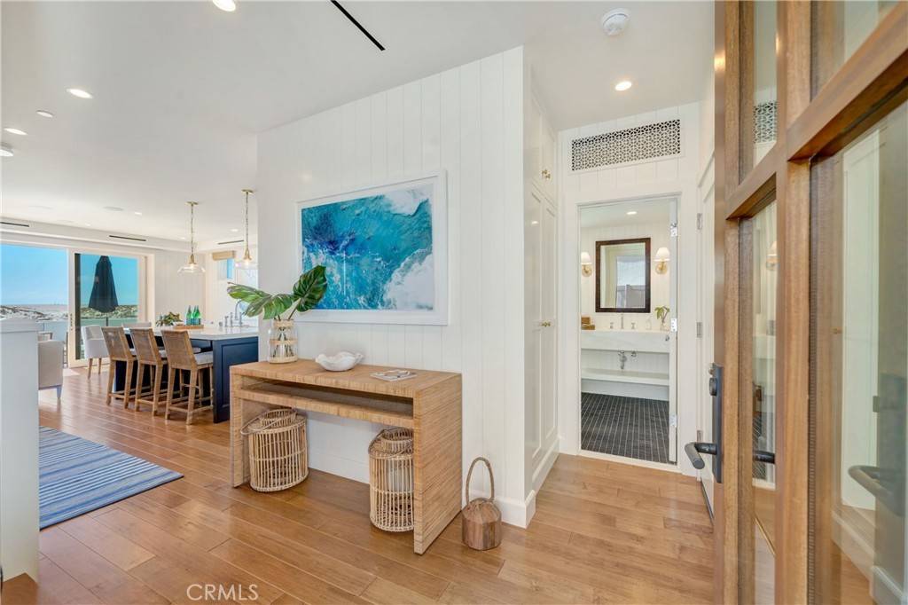 Newport Beach, CA 92661,114 Oceanfront E