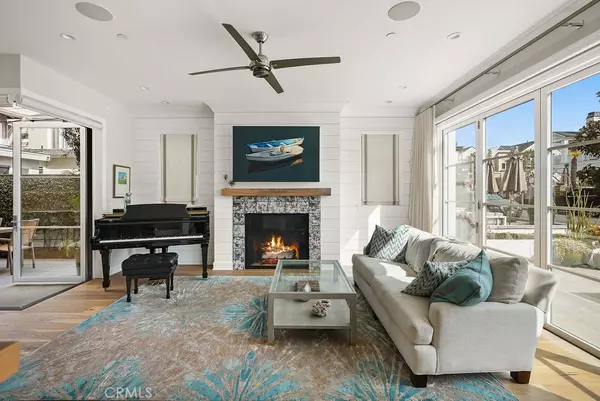 Corona Del Mar, CA 92625,615 Begonia AVE