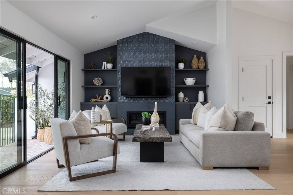Costa Mesa, CA 92626,2384 Fordham DR
