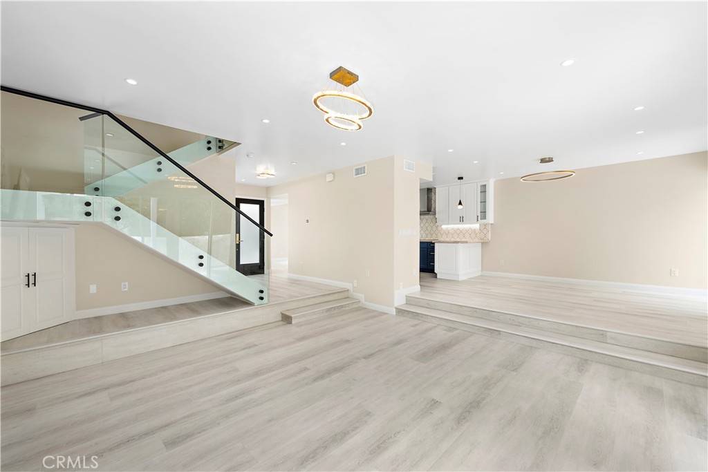 Corona Del Mar, CA 92625,5 Crest CIR