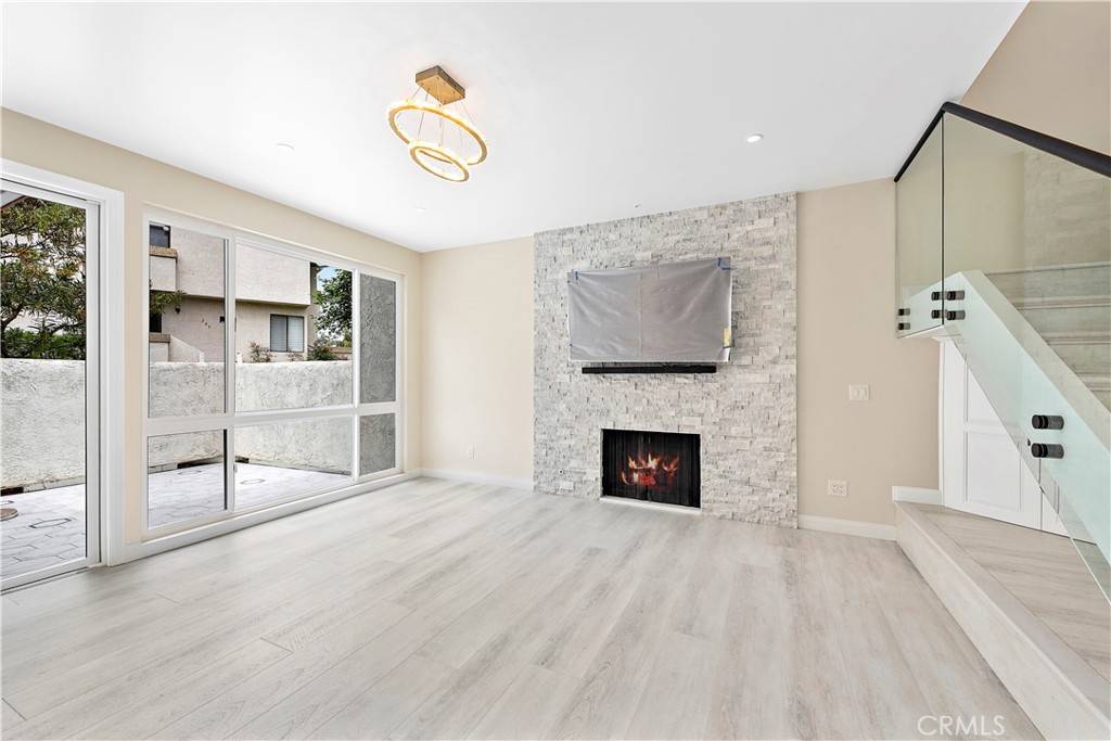 Corona Del Mar, CA 92625,5 Crest CIR