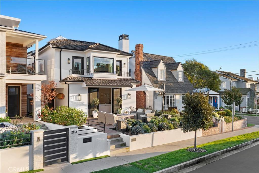 Corona Del Mar, CA 92625,302 Narcissus AVE