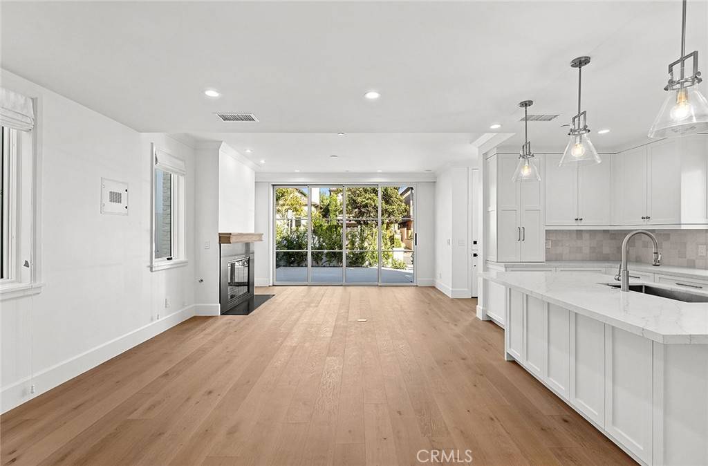 Corona Del Mar, CA 92625,709 Marigold AVE