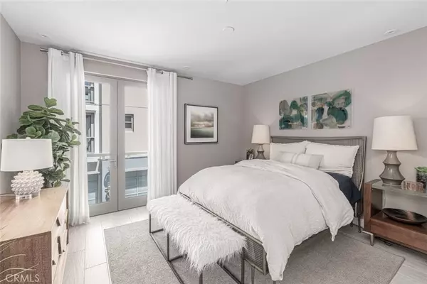 Newport Beach, CA 92663,2280 Newport BLVD #203