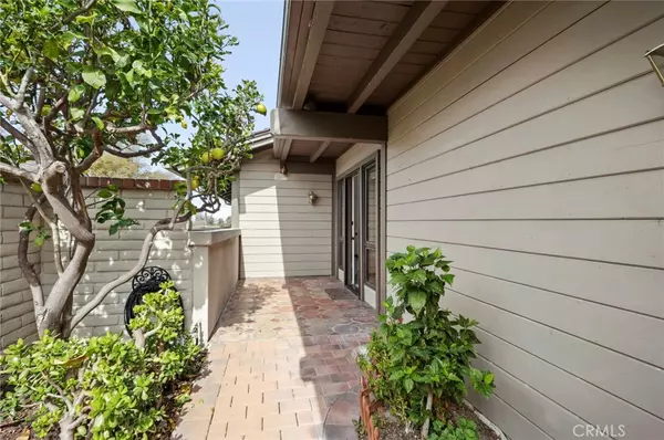 Irvine, CA 92612,8 Arboles #4