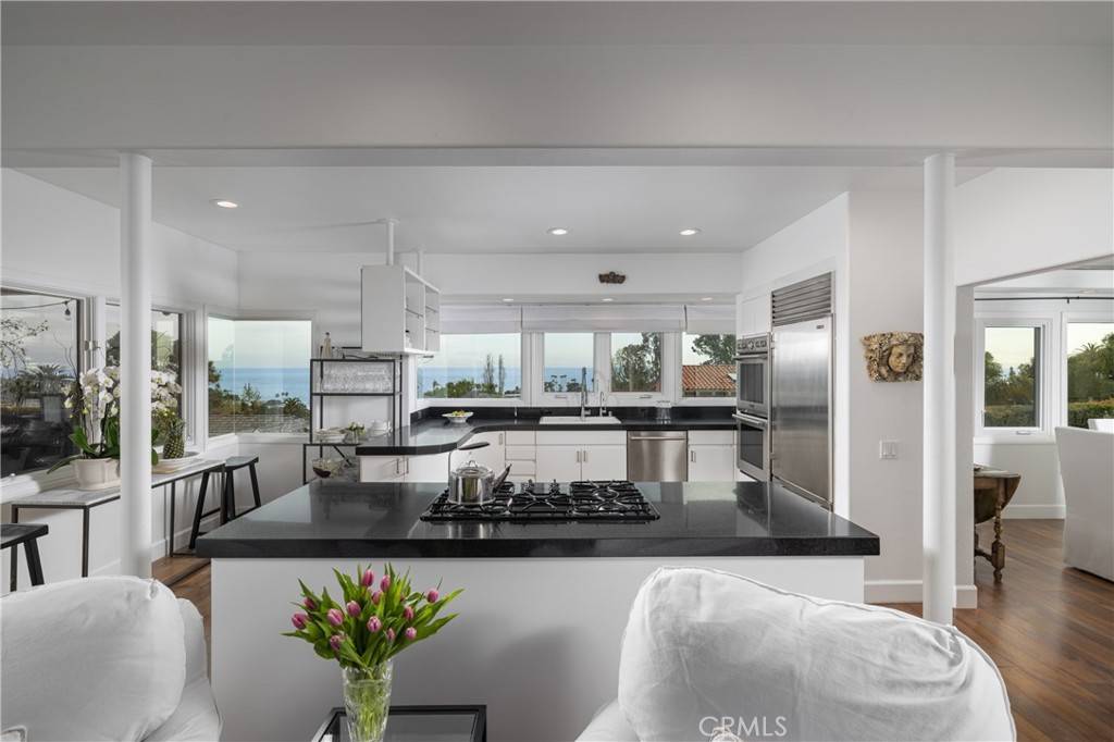 Laguna Beach, CA 92651,230 High DR