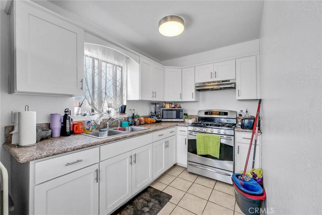 Lynwood, CA 90262,11230 Louise AVE