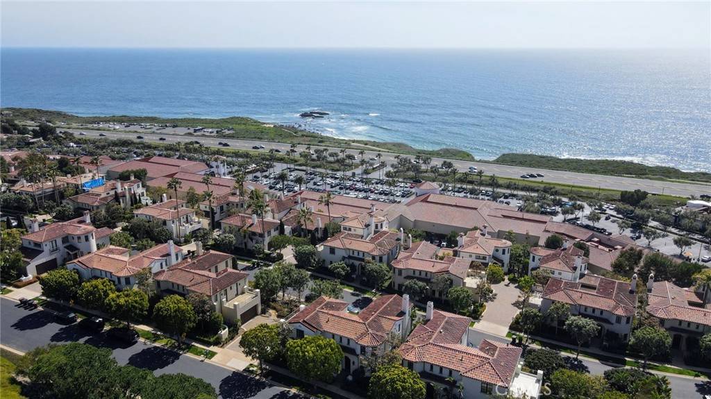 28 Surfspray Blf, Newport Coast, CA 92657