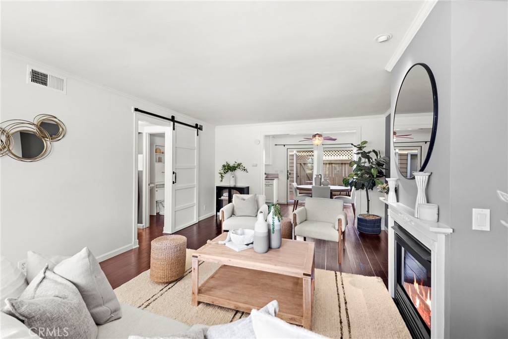 Newport Beach, CA 92663,17 Latitude CT