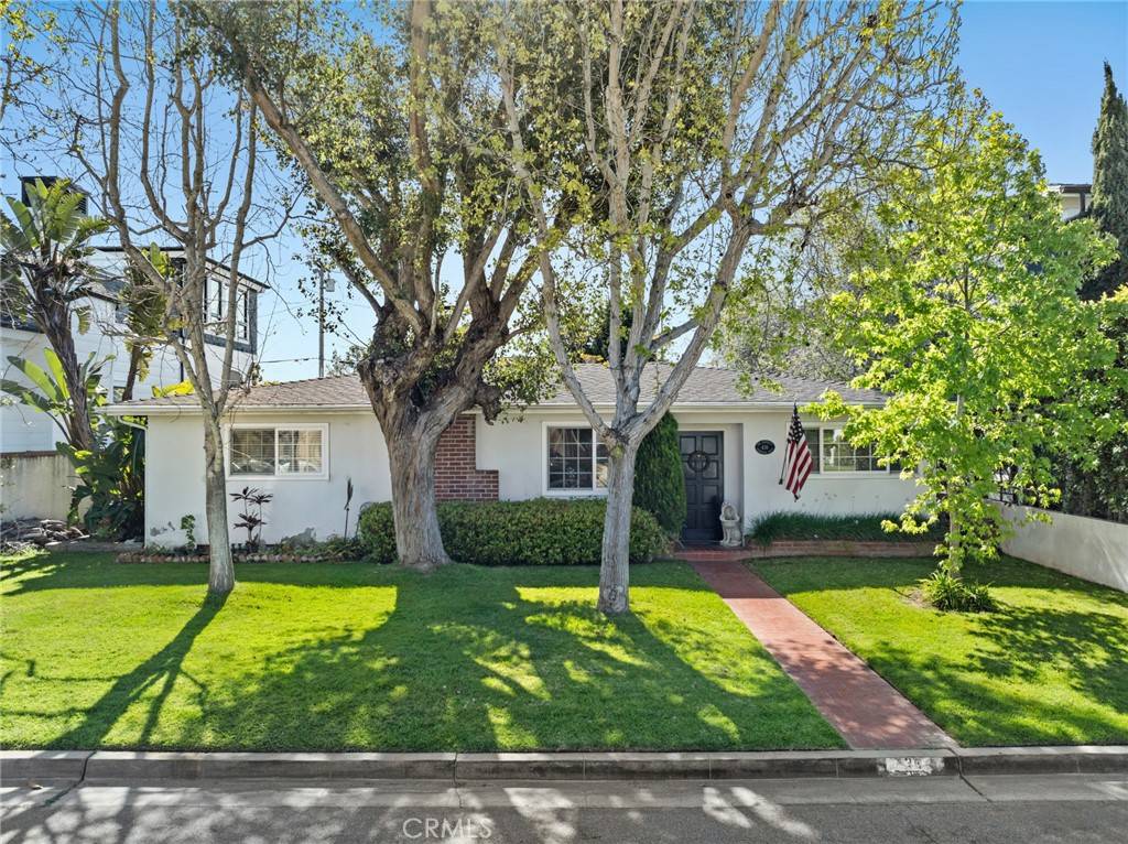 436 Holmwood DR, Newport Beach, CA 92663