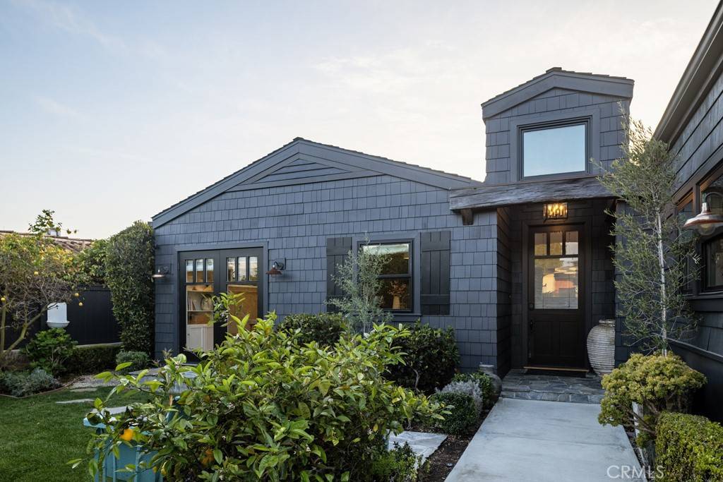 Corona Del Mar, CA 92625,531 De Anza DR
