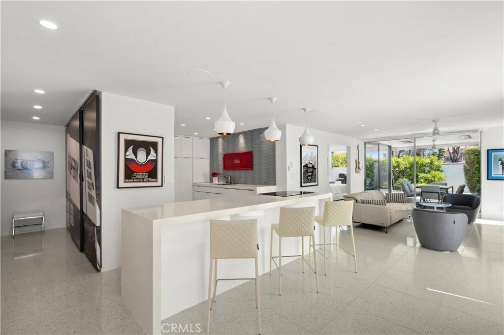 Corona Del Mar, CA 92625,733 Avocado AVE #108