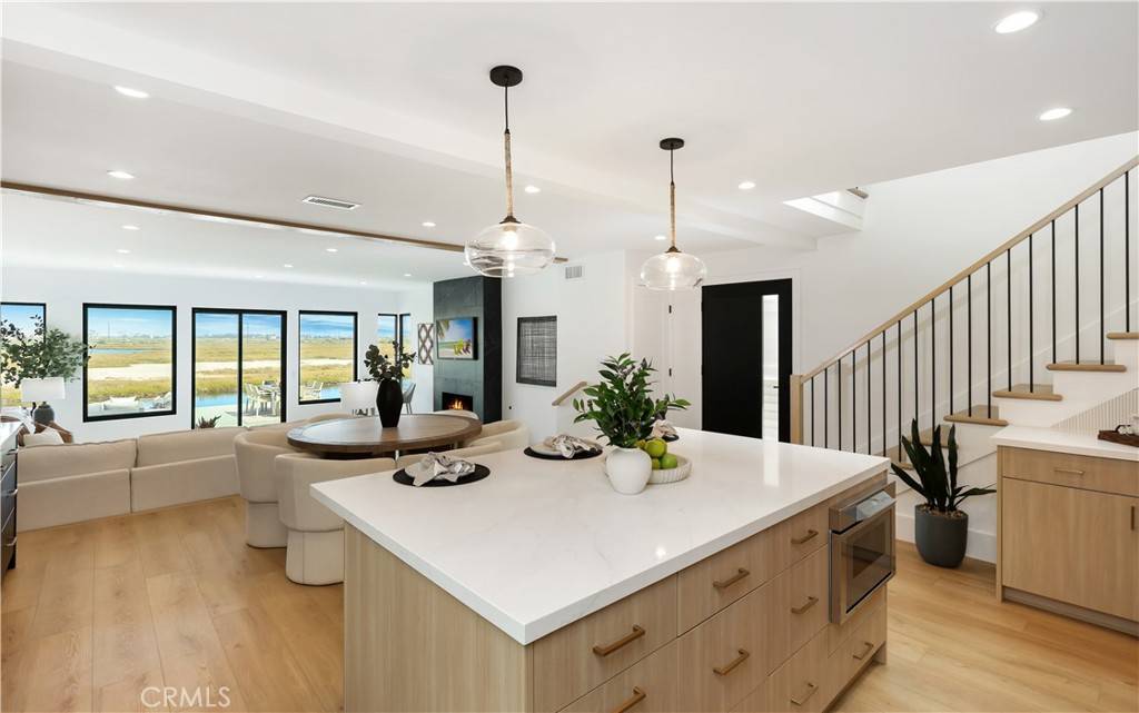 Newport Beach, CA 92663,237 Canal ST