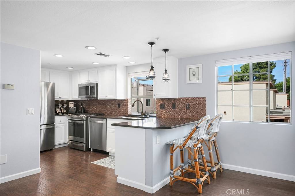 Huntington Beach, CA 92648,7659 Yorktown AVE