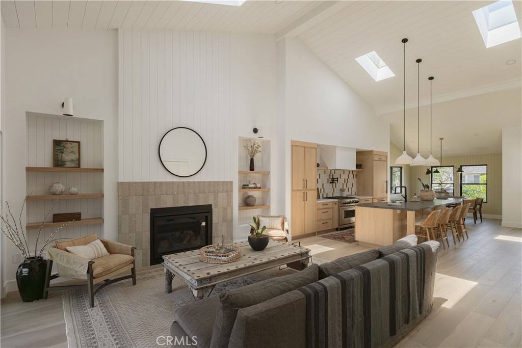459 E 18th ST, Costa Mesa, CA 92627