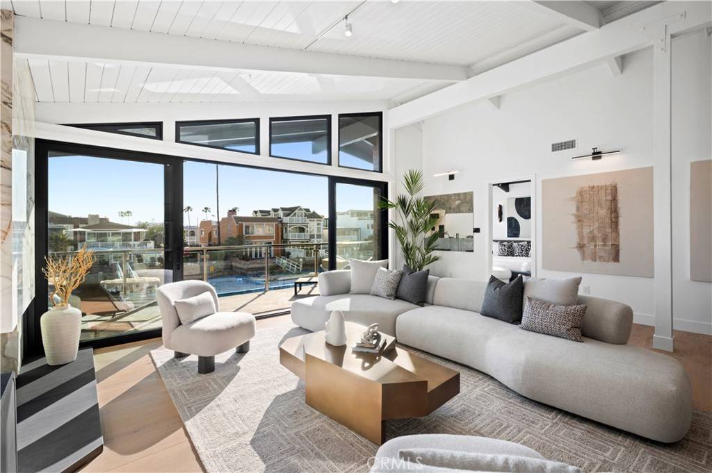 Newport Beach, CA 92663,4017 Channel PL